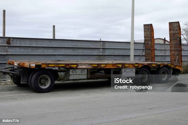 Sattelzug Bisarca Stockfoto und mehr Bilder von Anhänger - Anhänger, Fahrgestell, Abschleppen