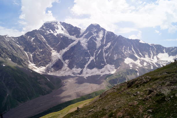 istock Mountain landscape on a sunny day 868670070