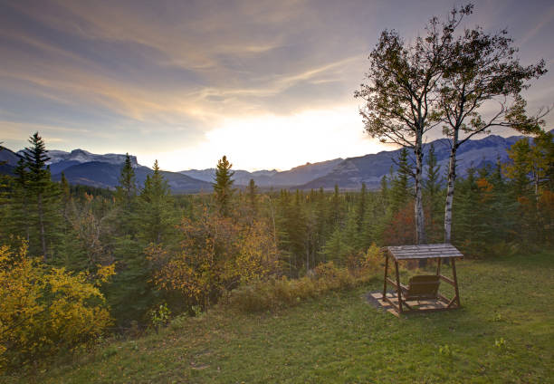 sun setting on the rockies a beautiful evening sunset over wooden swings with the canadian rocky mountains in behind hinton alberta stock pictures, royalty-free photos & images