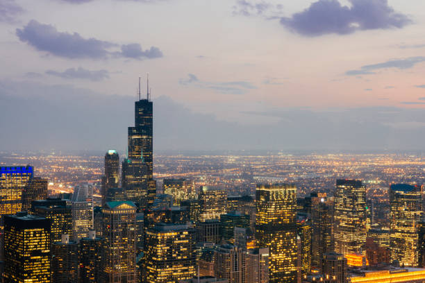 istock Chicago Sunset View of Willis Tower and Downtown Buildings 868692530