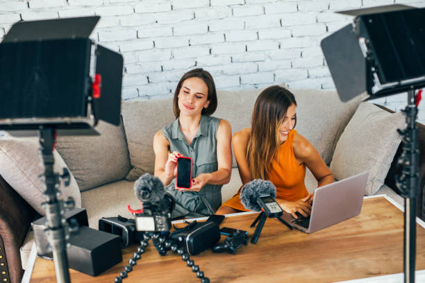 istock Vloggers reviewing a smart phone 868727712