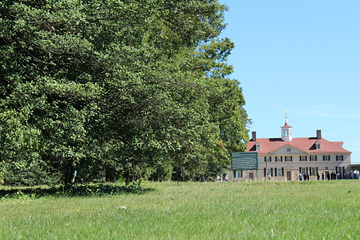A view of the front yard and house of the Mount Vernon Estate.