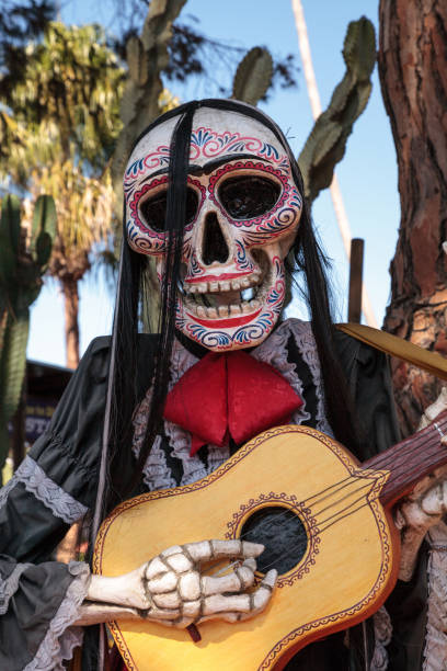istock Flower and skeleton alter at Dia de los Muertos 868759212