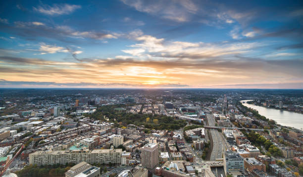 boston – luftaufnahme - clear sky urban scene boston massachusetts stock-fotos und bilder