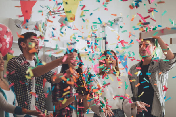 istock Party for birthday in office 868775804