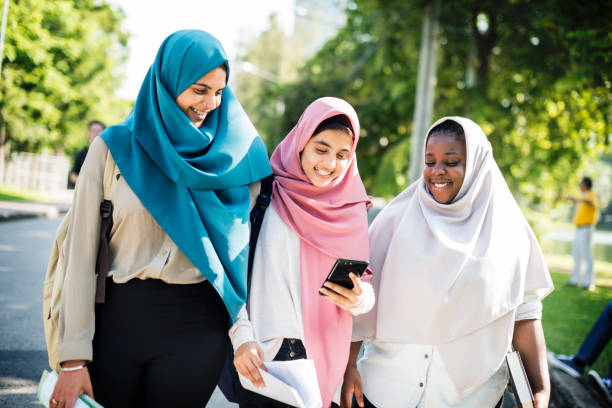 Pakistani Students Using Phones 130+ Pakistan Telephone Pakistani Ethnicity Mobile Phone Stock Photos ...