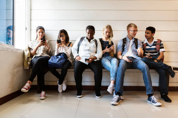 Pakistani Students Using Phones 130+ Pakistan Telephone Pakistani Ethnicity Mobile Phone Stock Photos ...