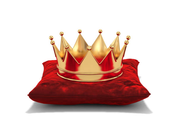 gold crown on red velvet pillow - red crowned imagens e fotografias de stock
