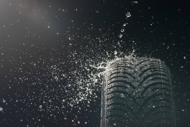 Water splashing on new symetric tire