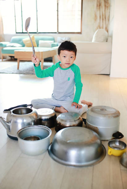 istock Child playing on floor with pots and pans 868871618