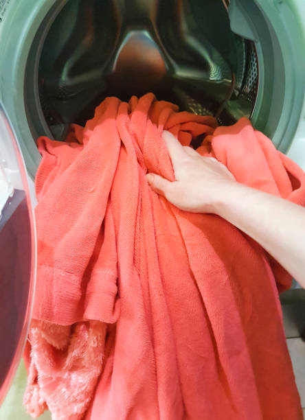 istock put the cloth in the washer 868895652