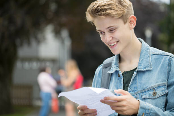 подросток доволен результатами экзамена - students exam results стоковые фото и изображения