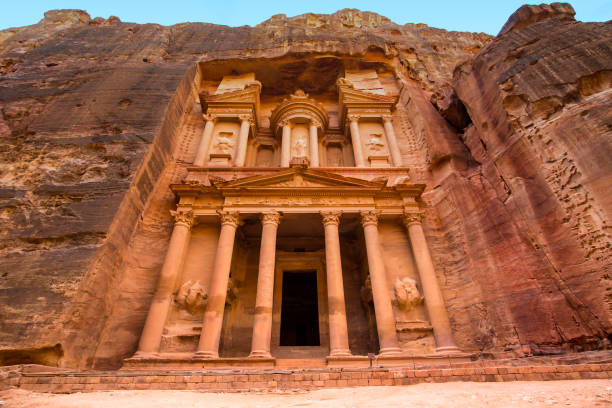 istock Ancient abandoned rock city of Petra 868904024