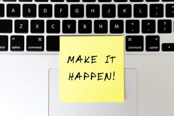 make it happen phrase sur pense-bête - action sign motivation initiative photos et images de collection