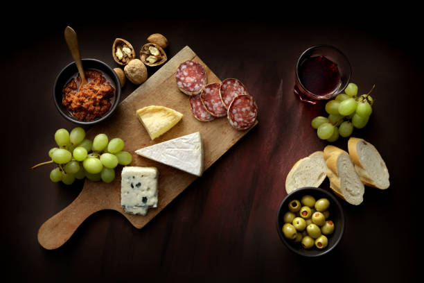 gastronomia: delicatessen varietà natura morta - wine cheese food salami foto e immagini stock