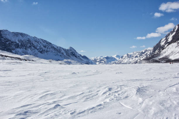noruega en invierno - norway lofoten and vesteral islands sea mountain range fotografías e imágenes de stock