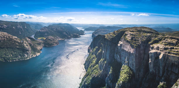 preikestolen 또는 prekestolen 파노라마, 노르웨이 - mountain cliff mountain peak plateau 뉴스 사진 이미지