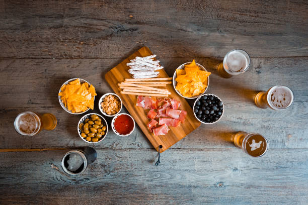 top view of table with beer glasses and snacks - rustic beer brewery indoors imagens e fotografias de stock