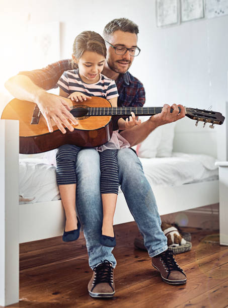 istock Teaching her how to play the guitar 868951674