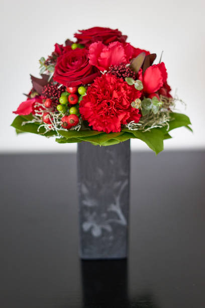 ブライダル ブーケをバラの花ブーケ - symmetry happiness symbol wedding ストックフォトと画像