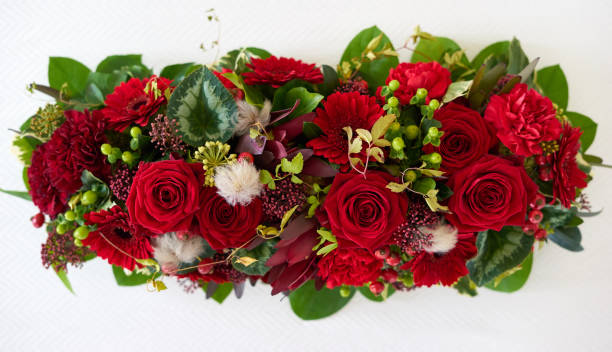 czerwony kwiat róży bouqet - symmetry happiness symbol wedding zdjęcia i obrazy z banku zdjęć
