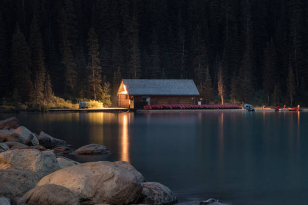 istock Canadian boat house at night 869025948