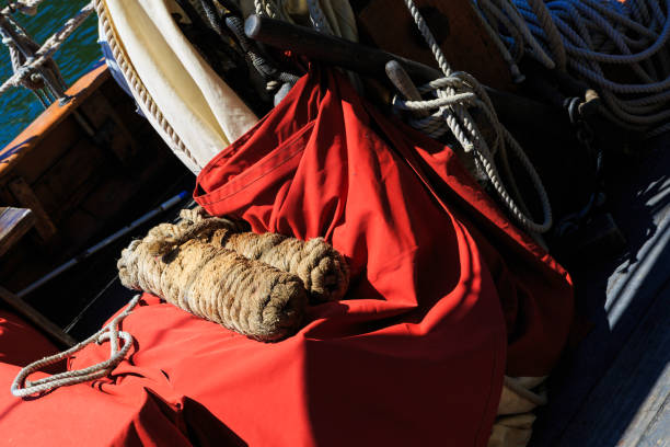 sail boat paraphernalia such as ropes - mohawk river fotos imagens e fotografias de stock