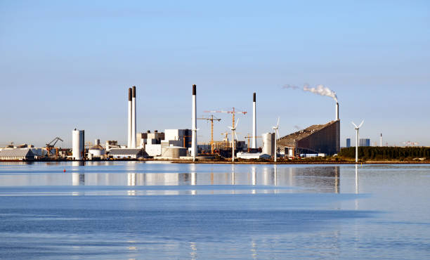 incineration plant amager slope (amager bakke) in copenhagen, denmark - incinerator imagens e fotografias de stock