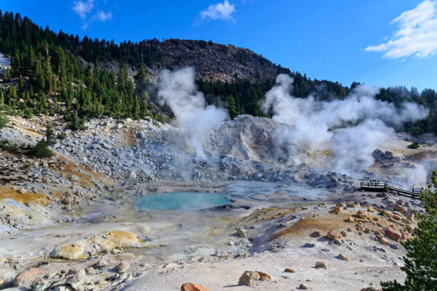 бампусс ад в вулканическом национальном парке лассен - lassen volcanic national park стоковые фото и изображения