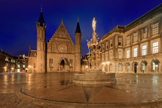 рыцарский зал в бинненхофе в гааге - rose window architecture the hague netherlands стоковые фото и изображения