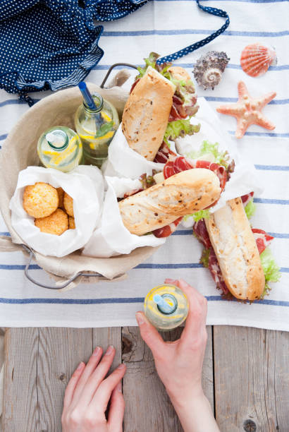 istock Picnic ham sandwiches and lemonade in a basket 869102804