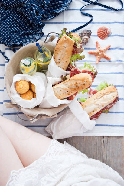 istock Picnic ham sandwiches and lemonade in a basket 869105208