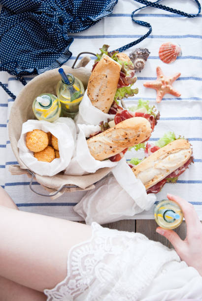 istock Picnic ham sandwiches and lemonade in a basket 869105548