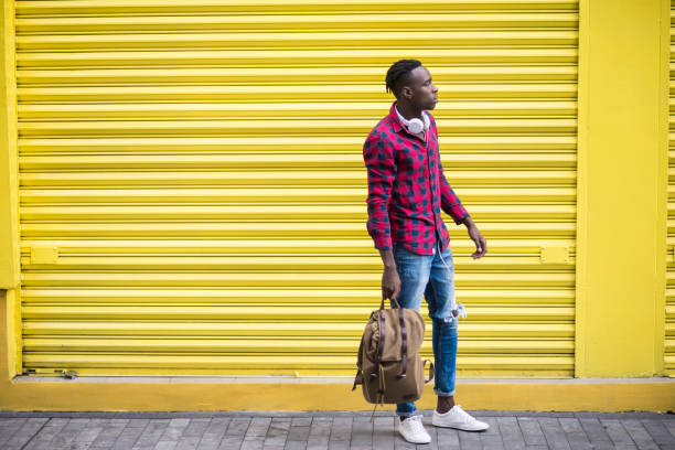 istock Waiting for taxi. 869145220