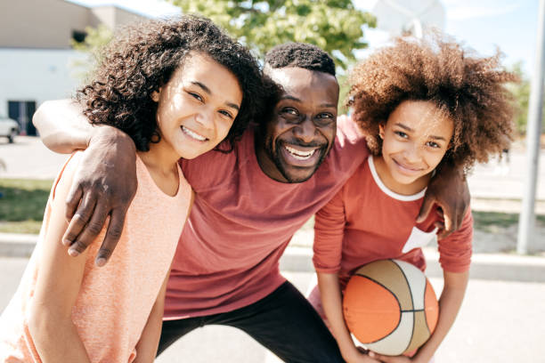 istock Family and basketball 869160122
