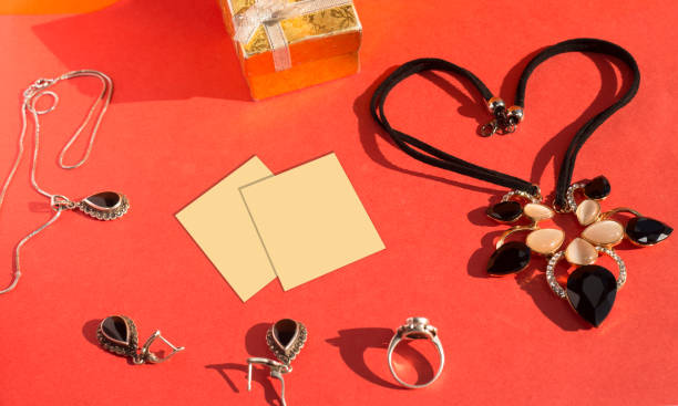 istock Wedding jewelry set and Yellow reminder sticker 869203016
