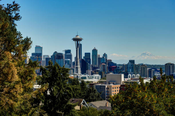 istock Panorama View towards Space Needle with Mount Rainier in Backgro 869211248