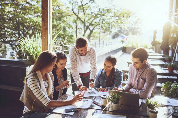 istock Meeting with a change of scenery 869231926