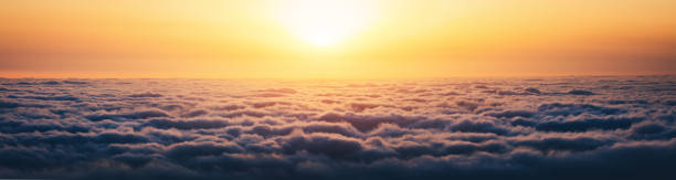 日の出の上の雲 - cloud sky cloudscape panoramic ストックフォトと画像