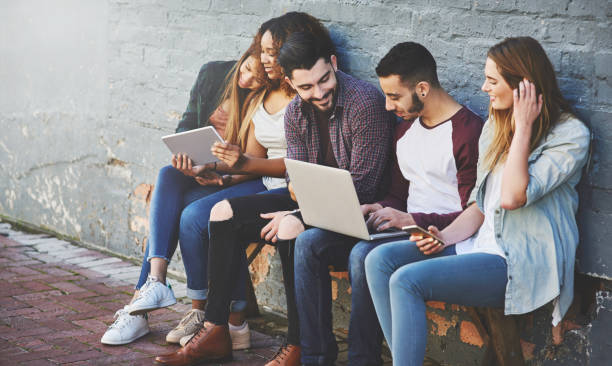 istock Friendship in the digital age 869274100
