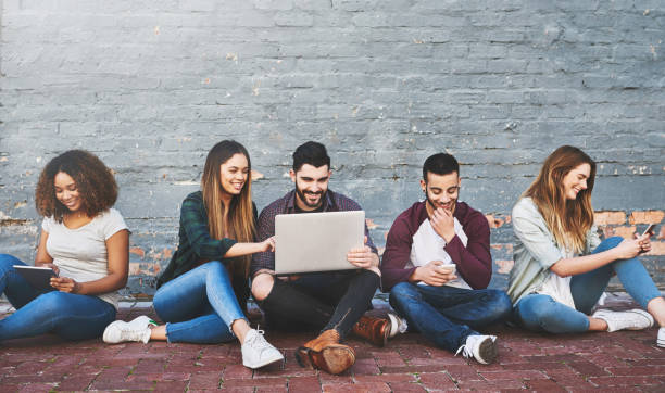 istock Who’s in your social circle? 869274218