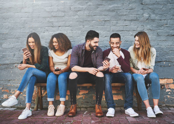 istock Good friends pass on good memes 869274282