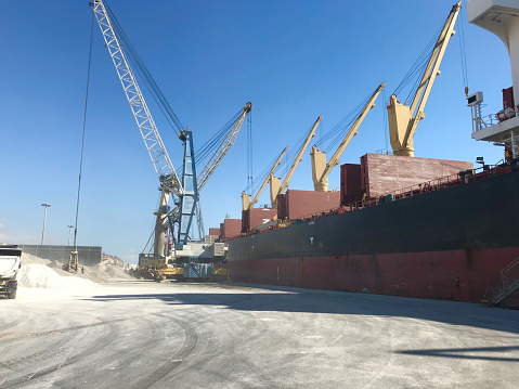 loading cargo ship