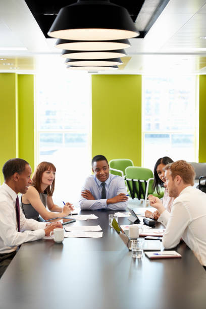 istock Business colleagues at an informal meeting, vertical 869282290