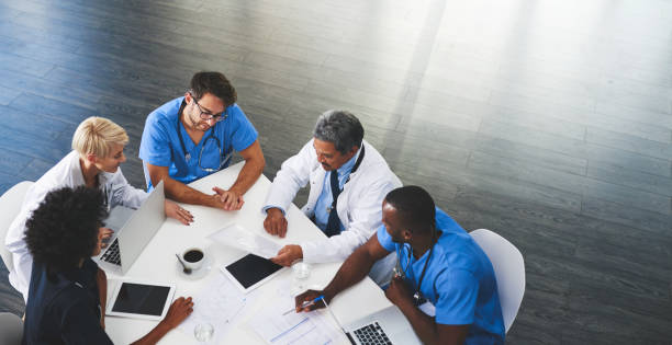 istock Top tier teamwork at a top tier hospital 869288018