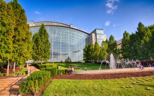 September 10, 2017, Oxen Hill, Maryland, USA: A couple takes pictures on the lawn outside the Gaylord Resort near Washington, DC.