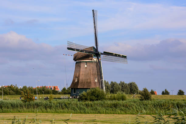 classic vintage windmill in holland - clayton imagens e fotografias de stock