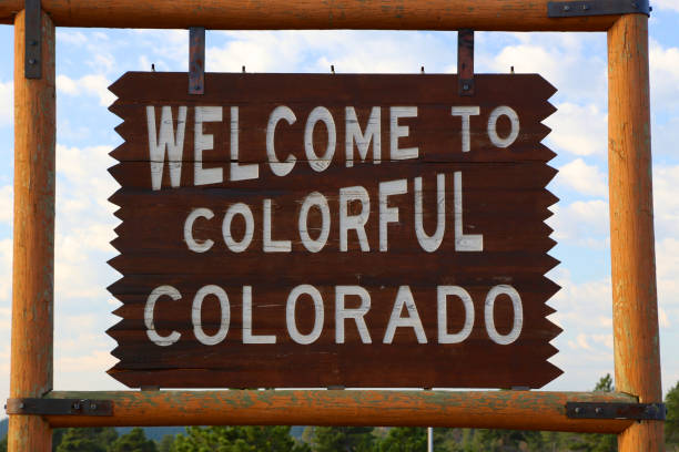 istock Colorado Welcome Sign 869356094