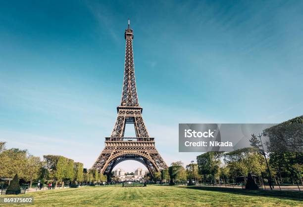 หอไอเฟลในปารีส ฝรั่งเศส ภาพสต็อก - ดาวน์โหลดรูปภาพตอนนี้ - หอไอเฟล, กลางแจ้ง - การตั้งค่า, การถ่ายภาพ - ภาพ