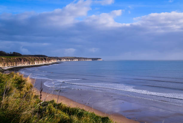 Flamborough Cliffs The cliff top path above north beach at Beidlington, looking towards Danes Dyke and Flamborough Head. east riding of yorkshire photos stock pictures, royalty-free photos & images